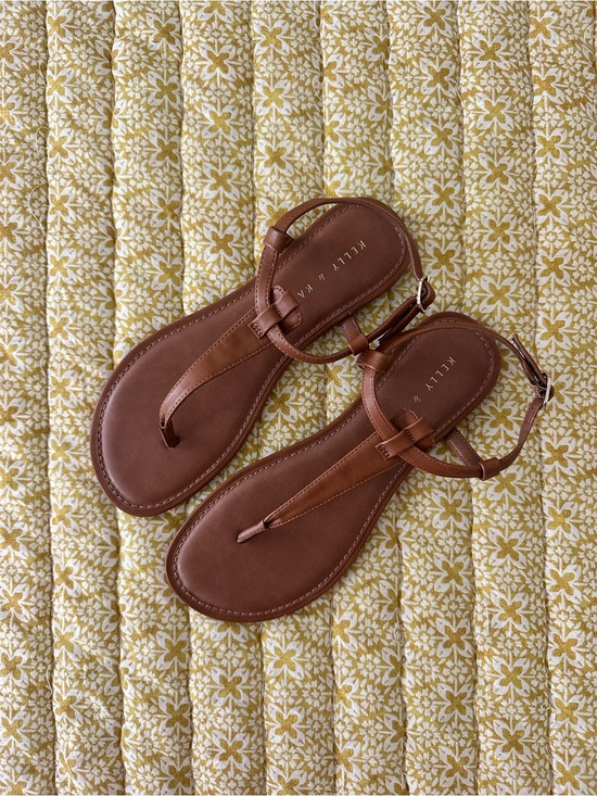 Kelly & Katie Shoes - Kelly & Katie Tan Brown T-Strap Thong Leather Sandals Size 7